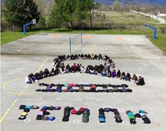 «Πένθος στις ράγες των Τεμπών»: Το μήνυμα των μαθητών του ΓΕΛ Βαλτινού 